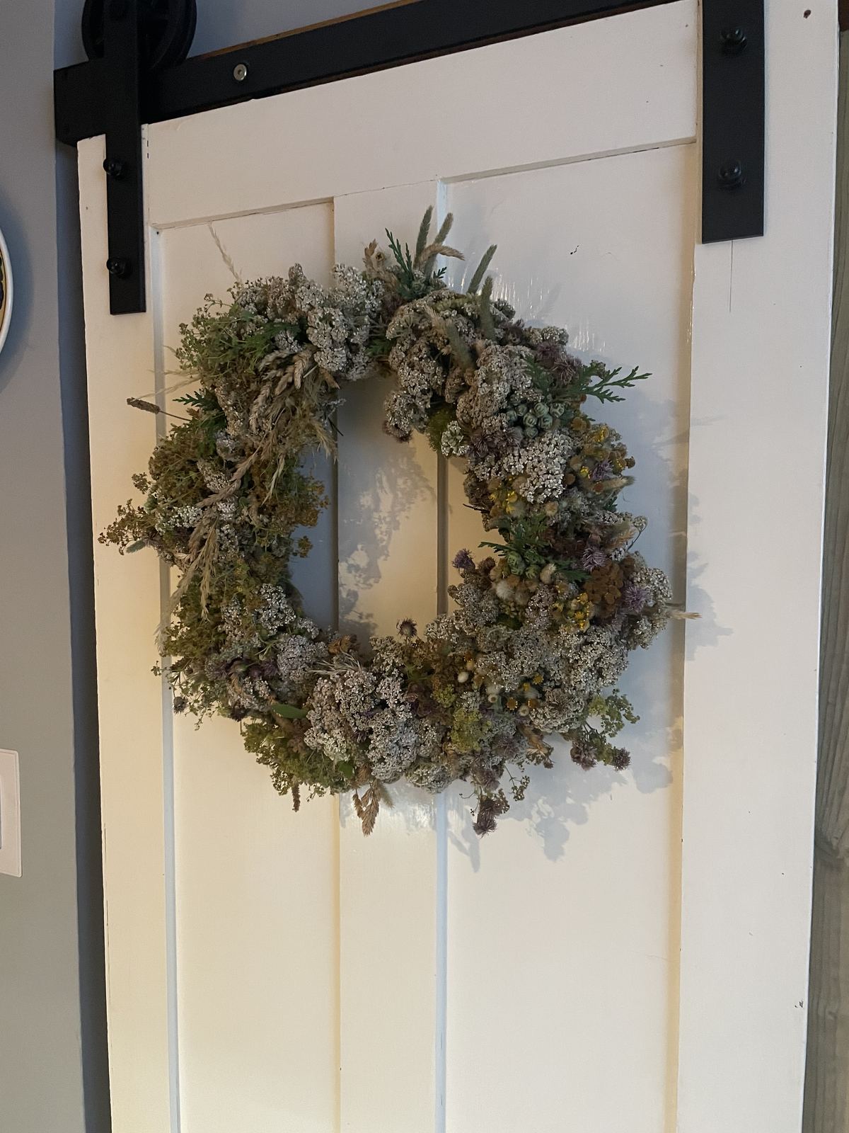 Wreath in warm, autumn-winter colours